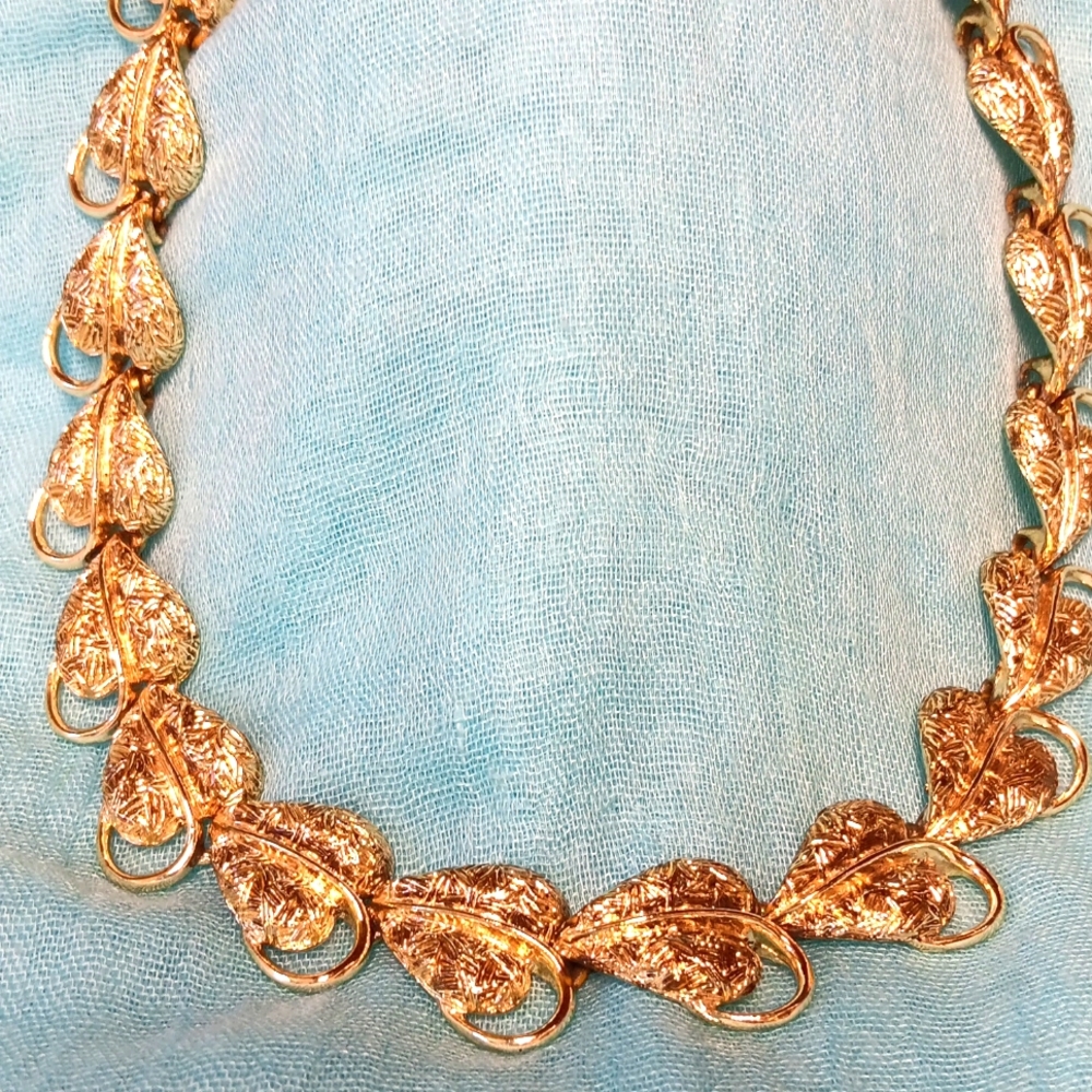 8-24 vintage Coro goldtone beatiful leaves looks like it has never been worn